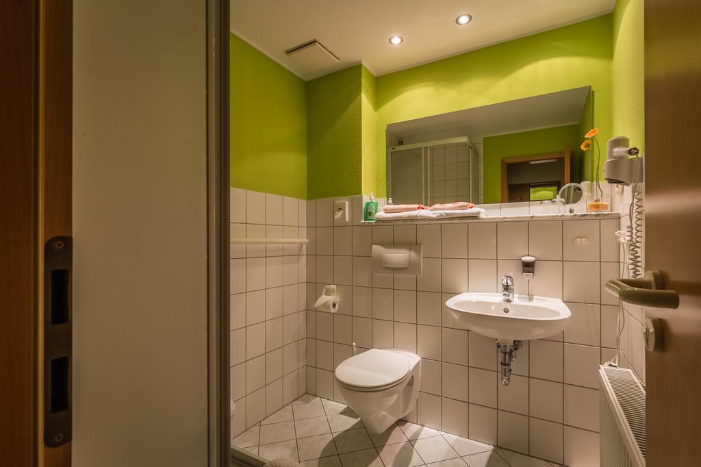 Hotel-Pension Am Rosarium Sangerhausen Habitación foto